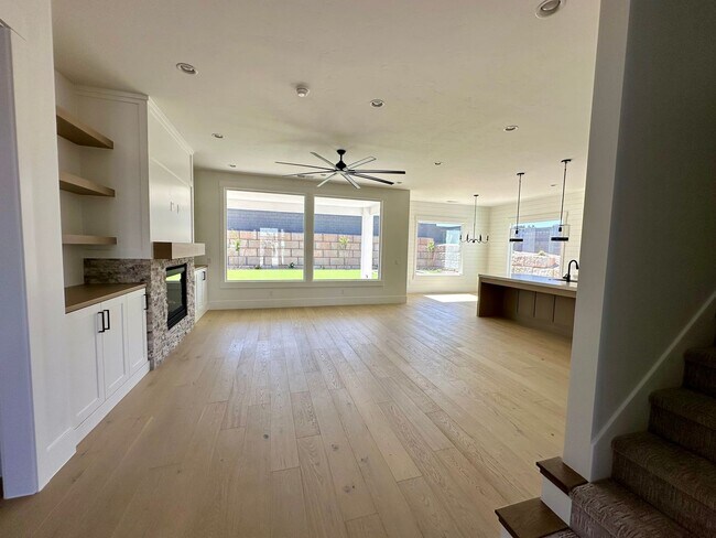 Building Photo - Stunning 5 Bedroom Home with Premium Upgrades Throughout