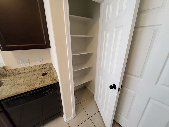 Building Photo - 8712 Vista De Nubes