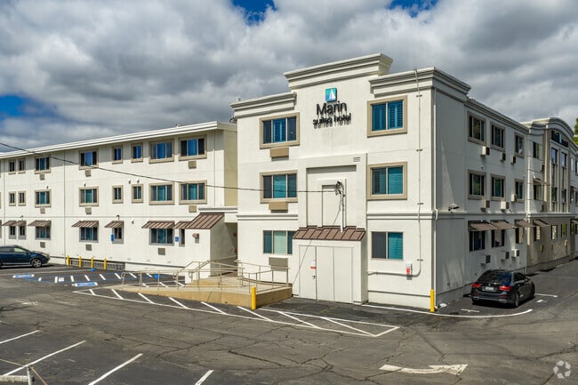 Building Photo - Newly Renovated Corte Madera Two Bedroom with Pool, Elevator, AC