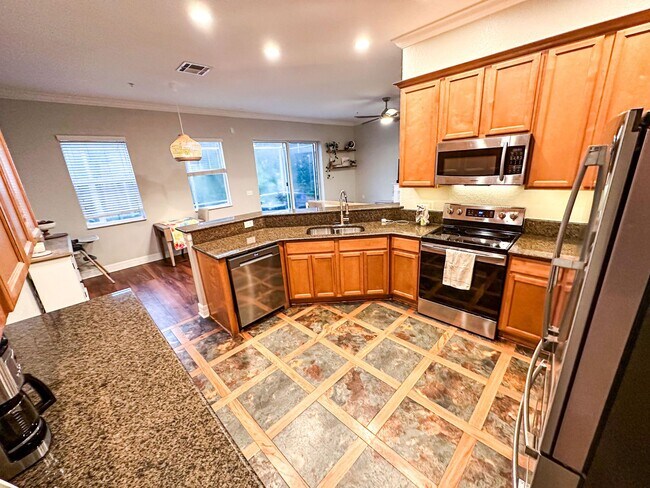 Building Photo - 3 Bed/ 2.5 Bath Pet Friendly Home!