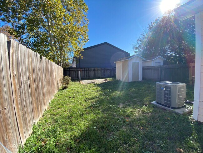 Building Photo - 311 Willowick St