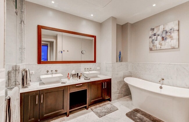 Building Photo - 300 International Drive