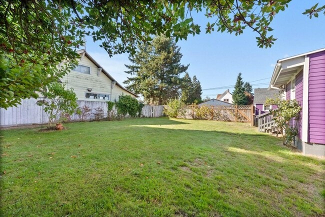 Building Photo - Spacious 3-Bed Tacoma Home w/ Office, A/C,...