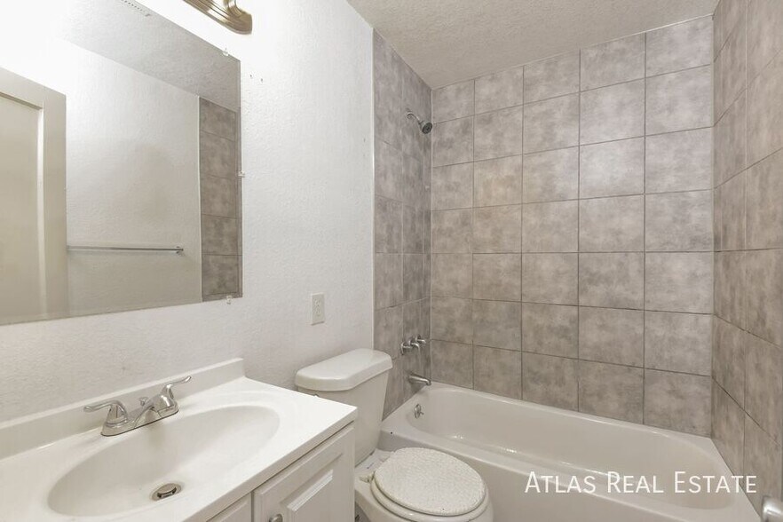 Building Photo - 217 S Xavier St