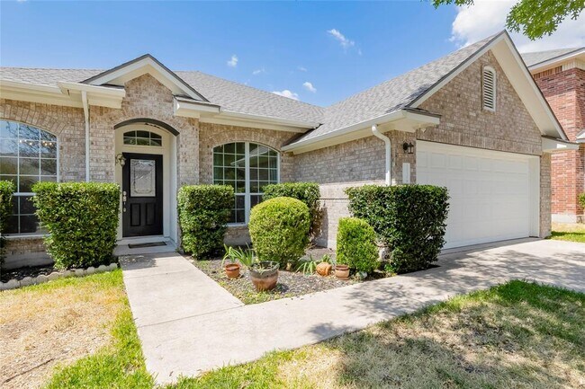 Building Photo - 15220 Fernhill Dr