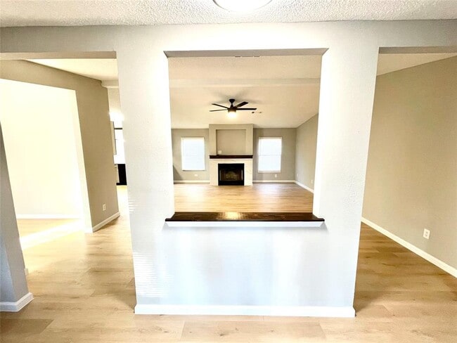 Building Photo - 128 Hall Dr S