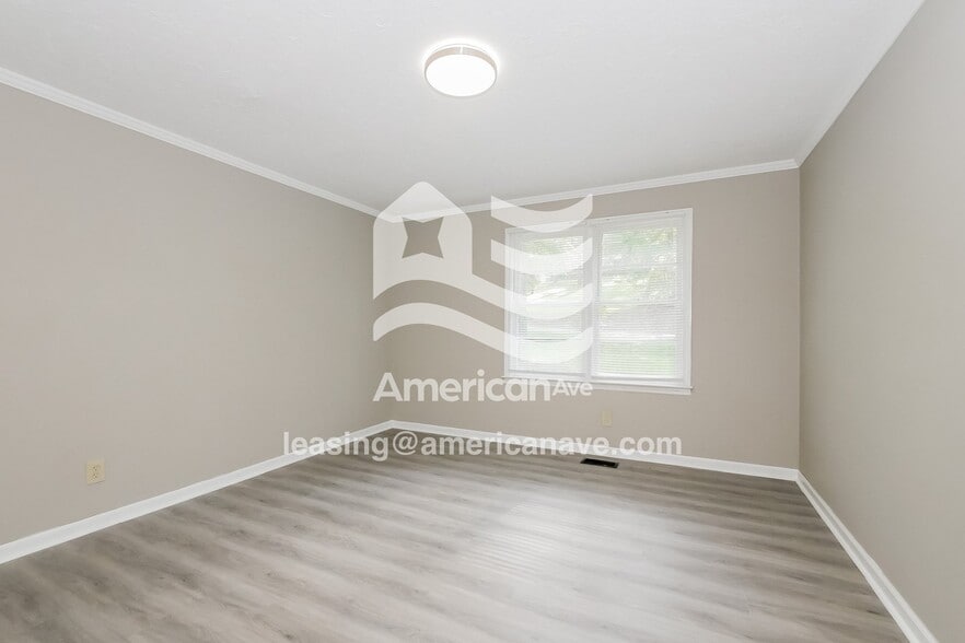 Building Photo - 5434 Lake Dr