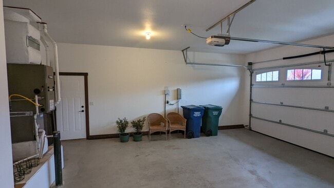 Building Photo - Garden Grove Rancher