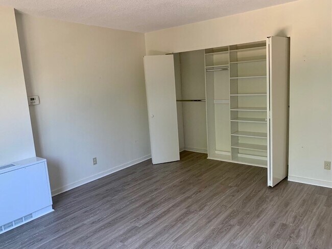 Building Photo - 33 Pond Ave