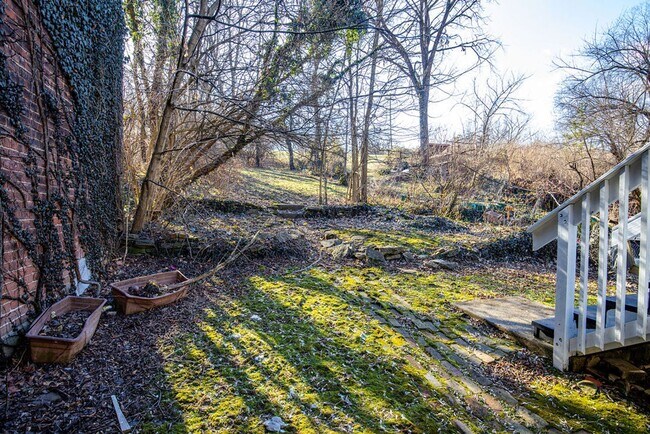 Building Photo - 1617 Westwood Ave