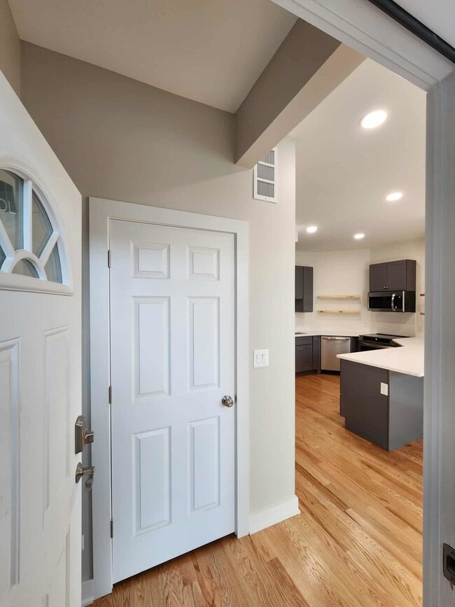 Building Photo - 6321 S Eberhart Ave