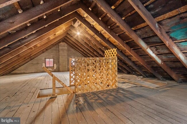 Building Photo - 250 N Mulberry St