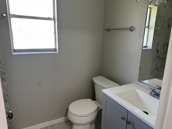 Building Photo - 221 Austin St