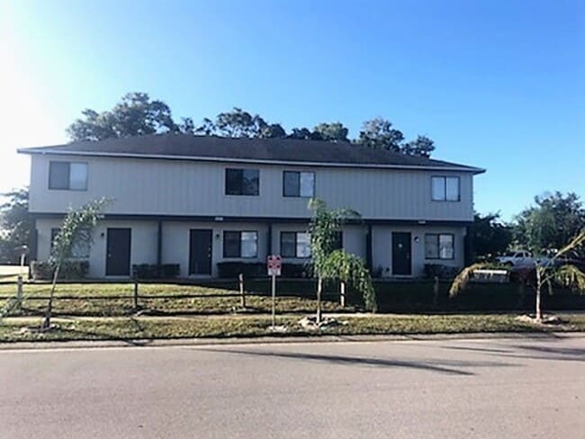 Primary Photo - GREAT 2/2.5 Townhome Near UCF! Available Now!