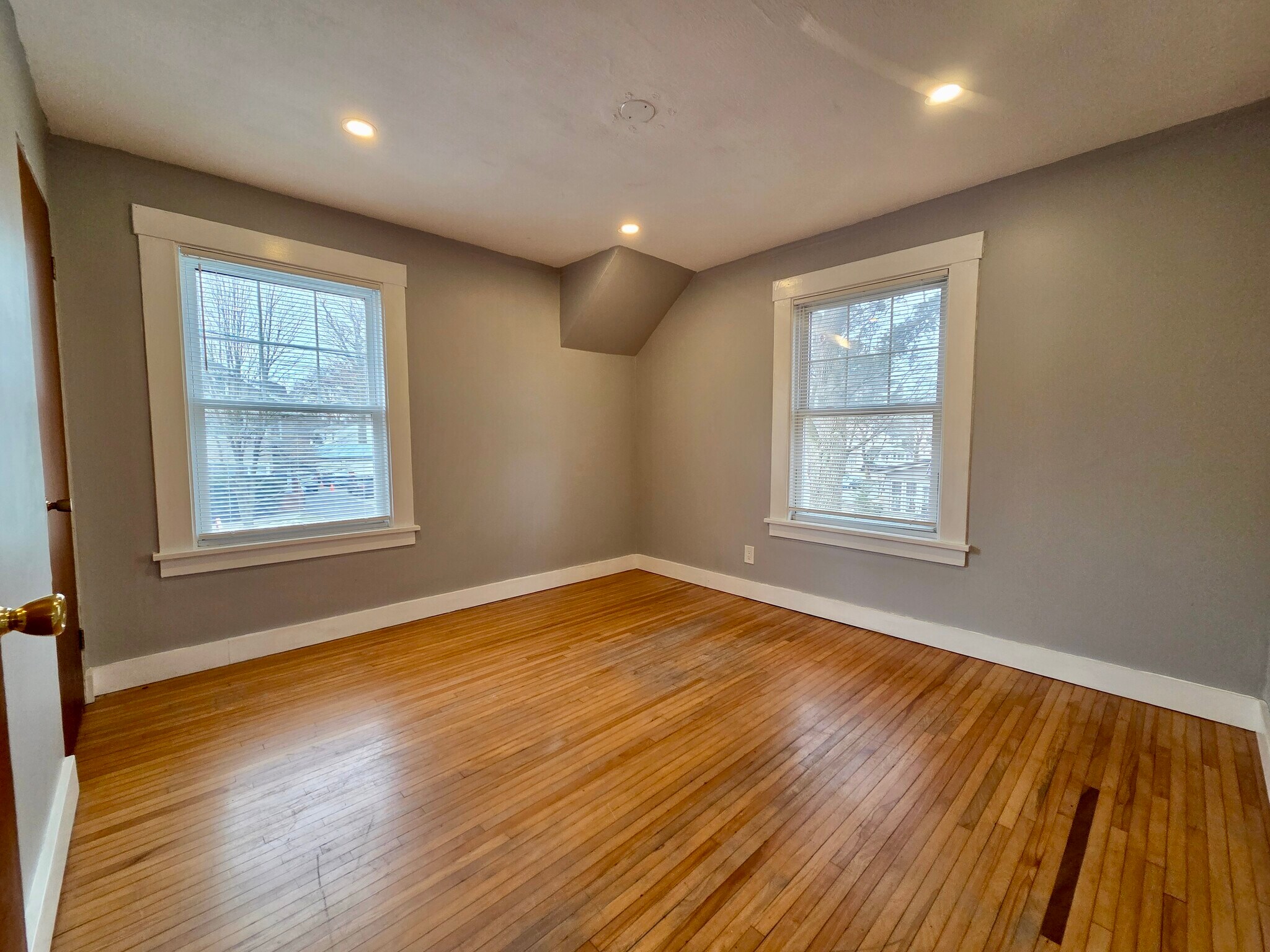 Building Photo - 64 Tryon Park