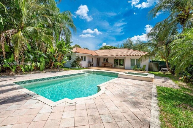 Building Photo - 14610 Tarpon Dr