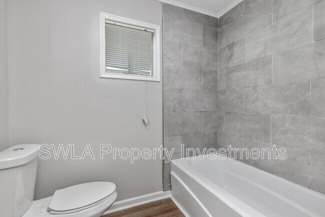 Building Photo - 5921 Bennie Ln