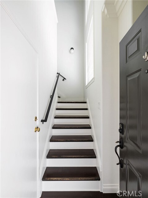 Building Photo - 12 Rabano