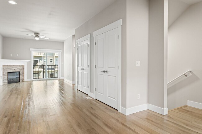 Building Photo - Brand New Townhouse in Yakima!