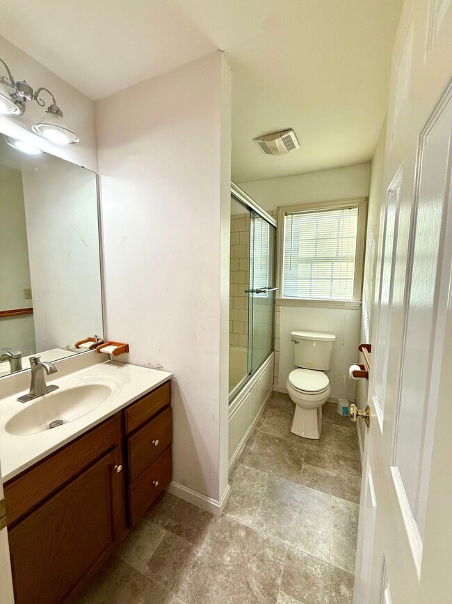 Building Photo - 115 Fleetline St