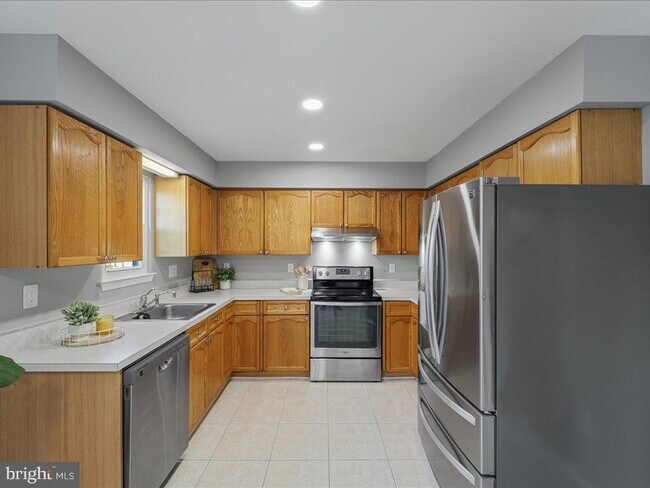 Building Photo - 564 Radford Terrace NE