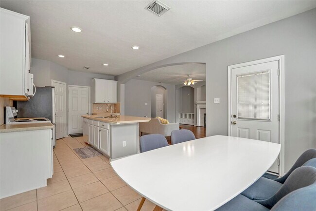 Building Photo - 23 E Burberry Cir