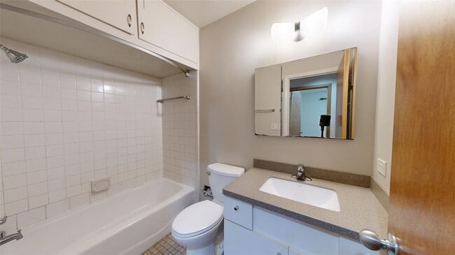 Building Photo - 203 W Brookside Dr