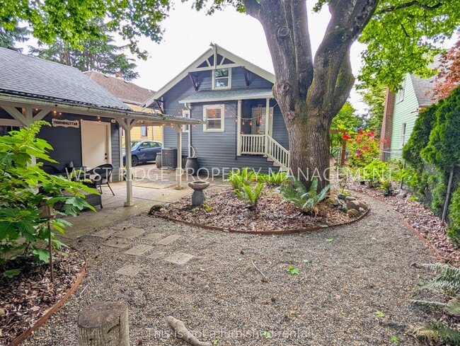 Building Photo - 3934 SE 33rd Pl