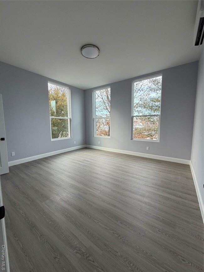 Building Photo - 222 Primrose Ave