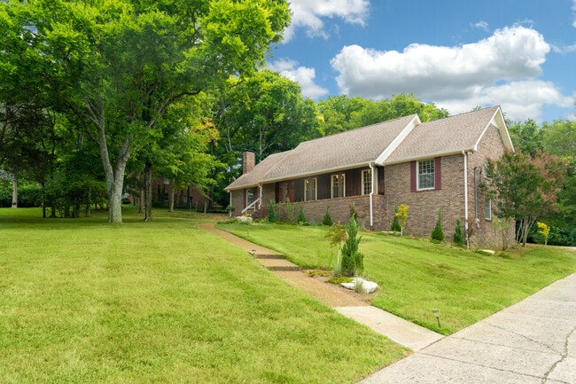 Building Photo - 818 Curtis Dr