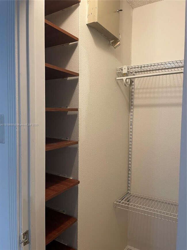 Building Photo - 10370 SW 150th Ct