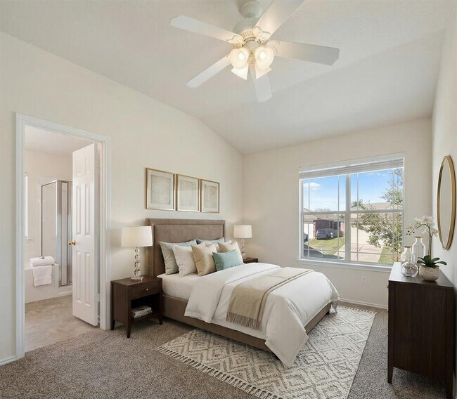 Building Photo - 15233 Rosehip Ln