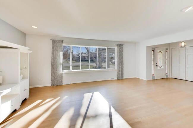 Building Photo - 2616 N Dryden Pl