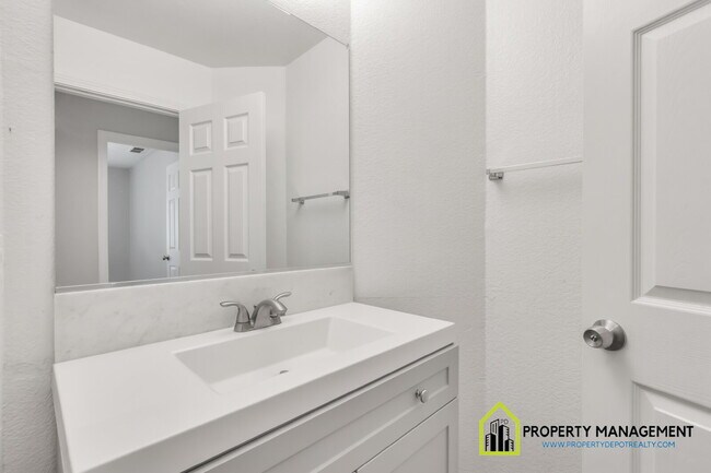 Building Photo - 5-Bedroom Residence Ready for Immediate Move-In