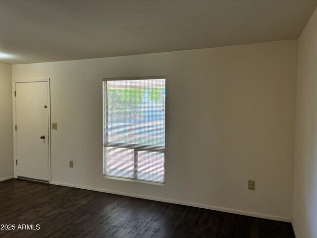 Building Photo - 10120 W Kingswood Cir