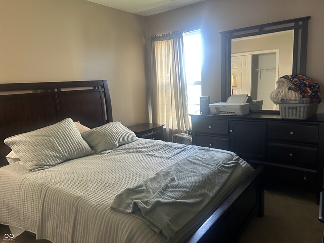 Building Photo - 720 Bluff Creek Dr