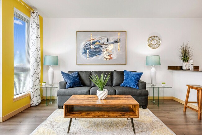 Primary Photo - 1636 S McClellan St