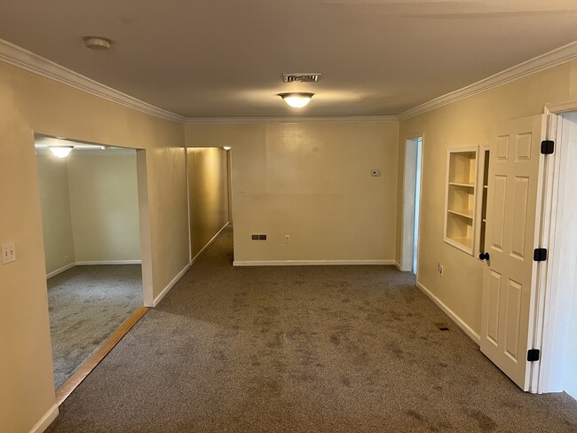 Building Photo - 11 Pine Hill Ave