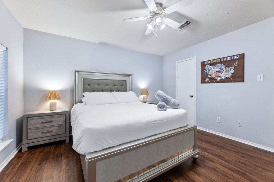 Building Photo - 9835 Golden Prairie Ln