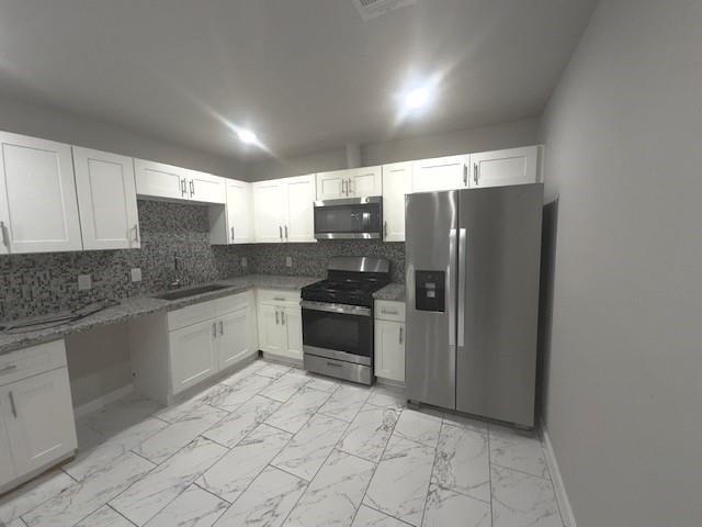 Building Photo - 9013 Lugary Dr