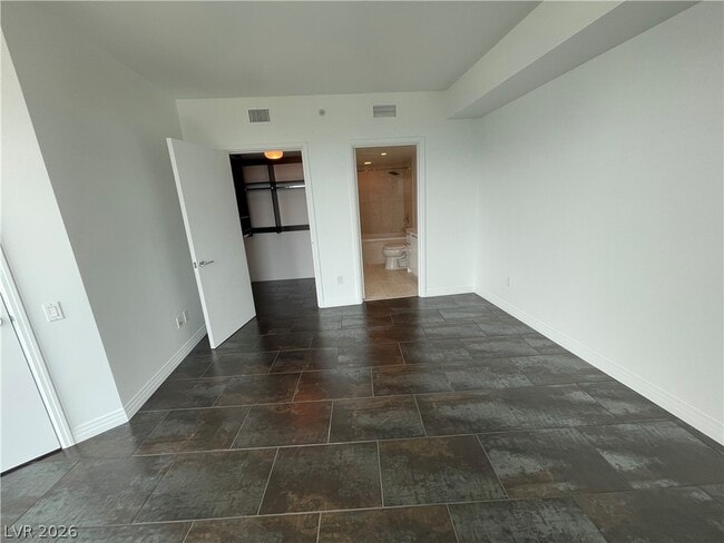 Building Photo - 322 E Karen Ave