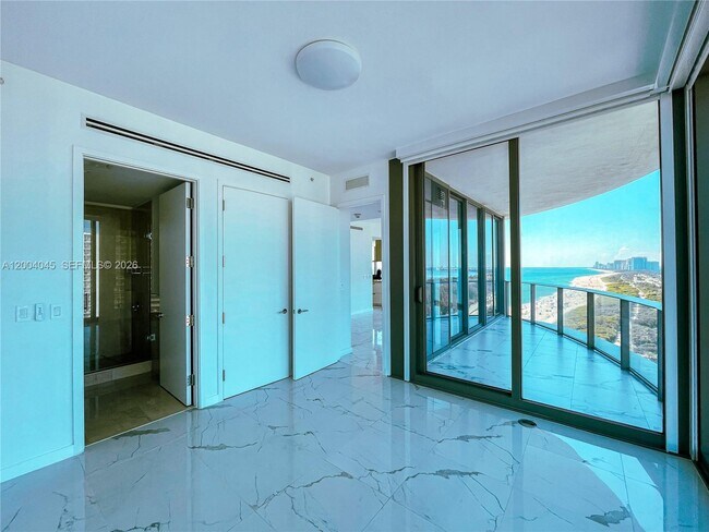 Building Photo - 15701 Collins Ave