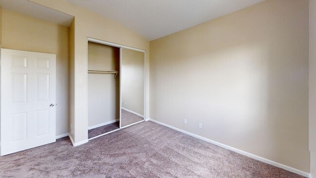 Building Photo - Beautiful Newly Upgraded 4 bedroom 3 bathr...