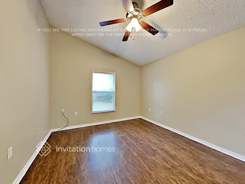 Building Photo - 646 Lakemont Dr