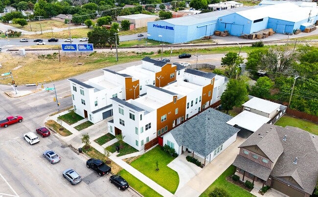 Primary Photo - 2505 Benbrook Blvd