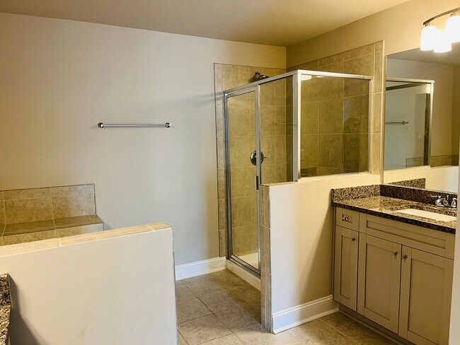 Building Photo - Wow! 4 bedroom 2.5 bathroom in Suwanee! Must See!!