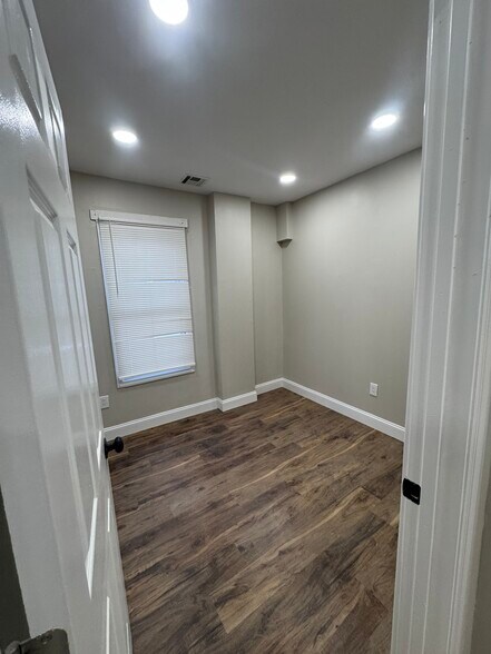 Building Photo - 189 Summer St