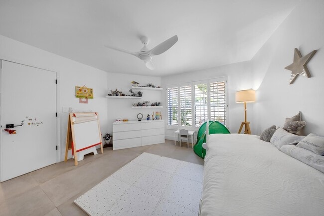 Building Photo - 4117 W Palm Aire Dr