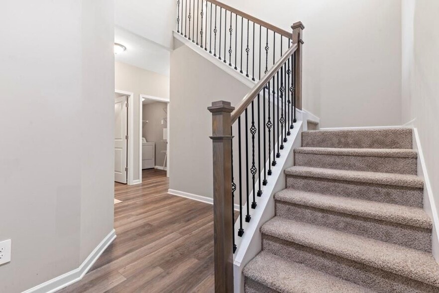 Building Photo - 1010 Valley Rock Dr