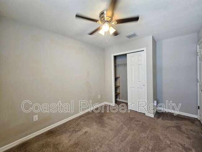 Building Photo - 7115 Grand Elm Dr